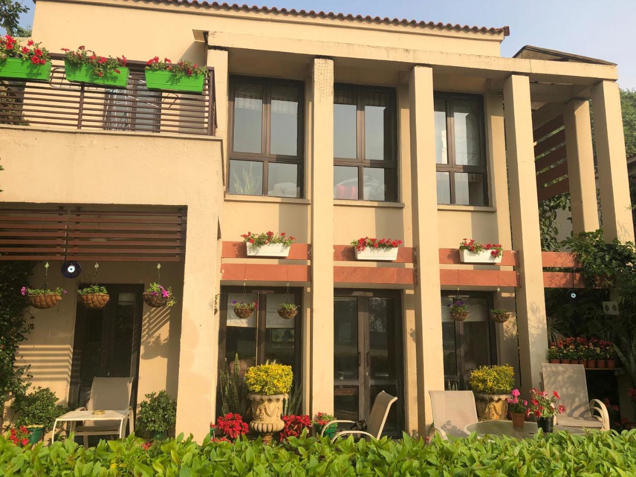 Villa At Tarudhan Valley Golf Resort Manesar Exterior foto